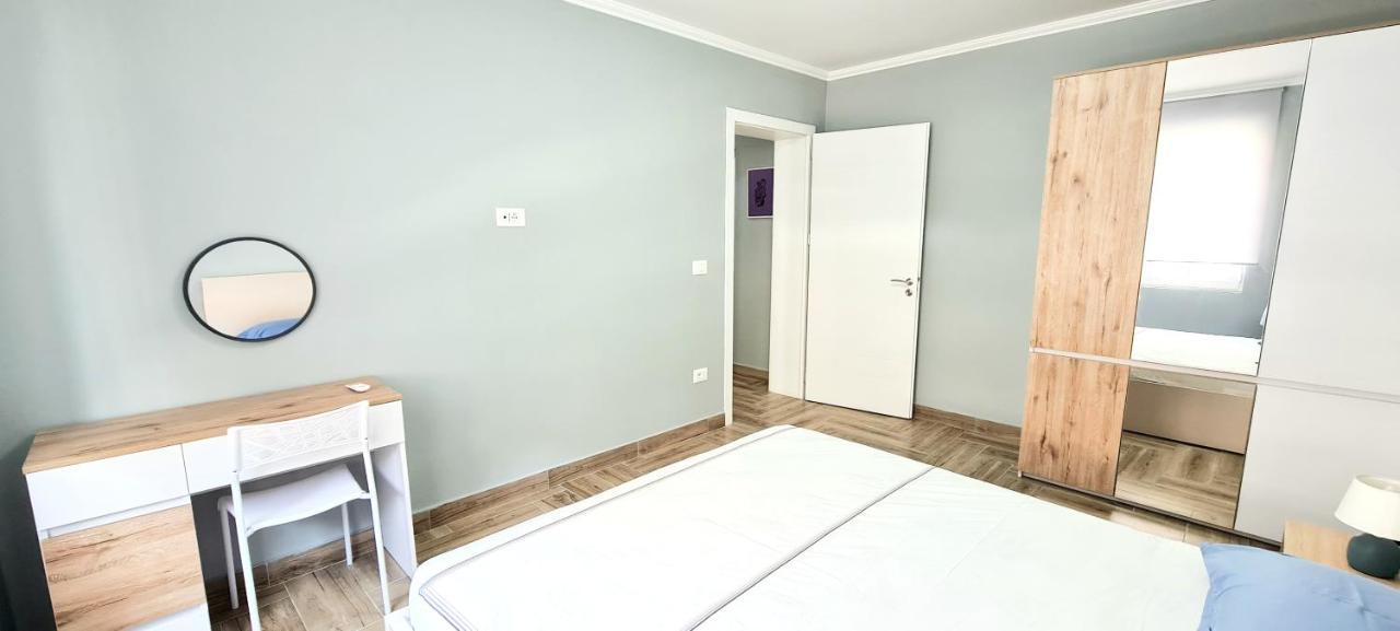 2v1 - 21 Dhjetori Leilighet Tiranë